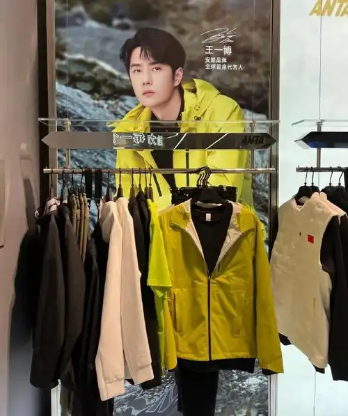 这确实又潮又高级,博哥气质对衣服驾驭程度确实给品牌更加分#王一博