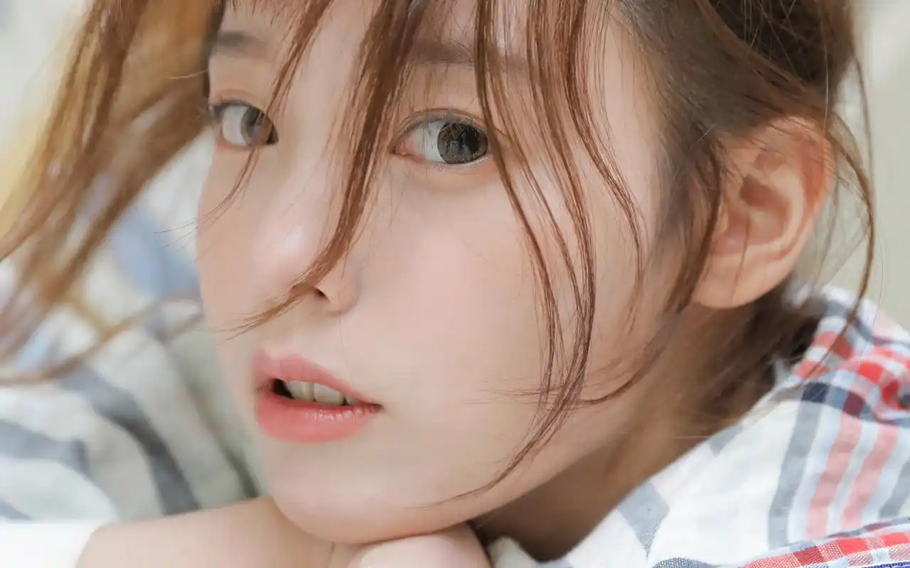 可爱唯美女生图片桌面壁纸高清大图预览1920x1200_美女壁纸下载_美桌