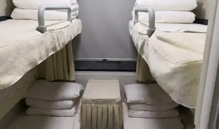 火车软卧上铺能坐直身子吗 火车软卧上铺能坐直身子吗内容介绍