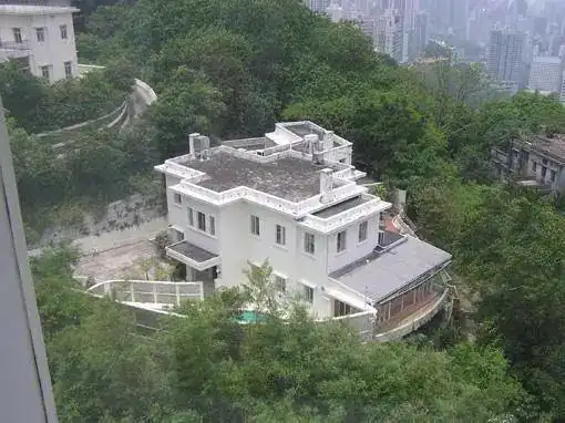 公公李兆基再送上"惠苑"一间400多平方米豪宅,与之前赠送的单位打通