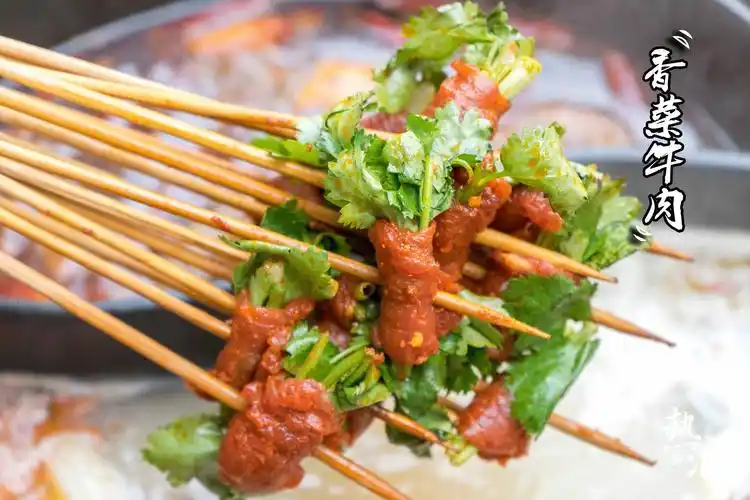 我在虎门这家火爆成都街头的"网红老妈"店,撸了487根串串!