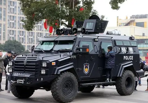 防暴豪车