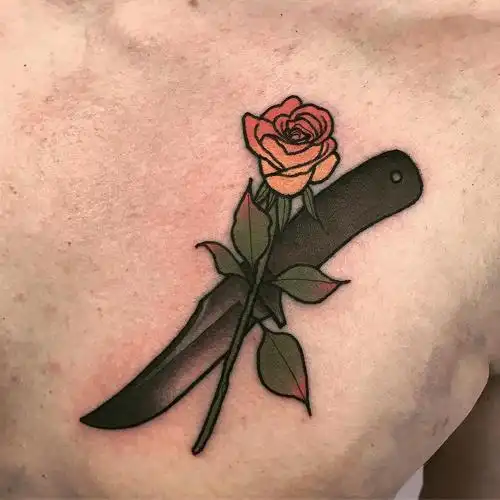 胸口彩色玫瑰匕首纹身图案