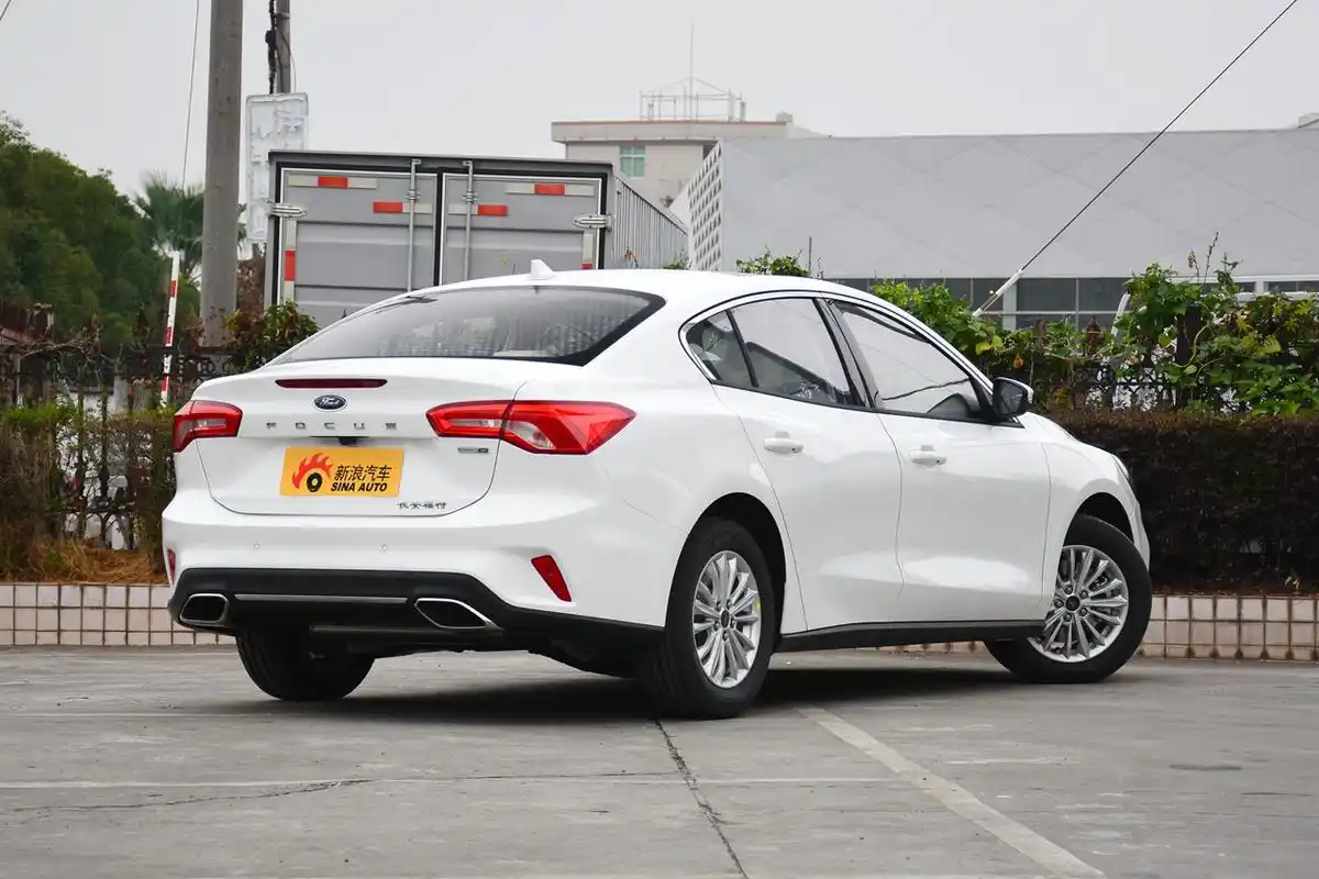 2021款福克斯三厢 ecoboost 180 自动锋潮型