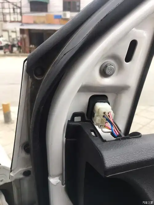 经验更换外后视镜总成的拆法