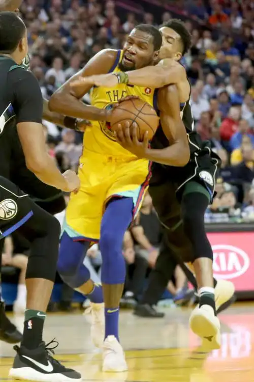 golden state warriors kevin durant (35) drives to hoop