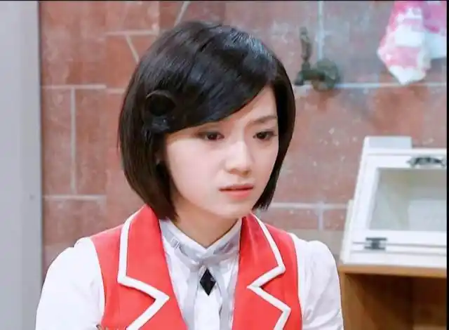 萌学园素材抱图关注