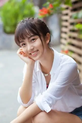 超漂亮的零零后刘海素颜清纯美女