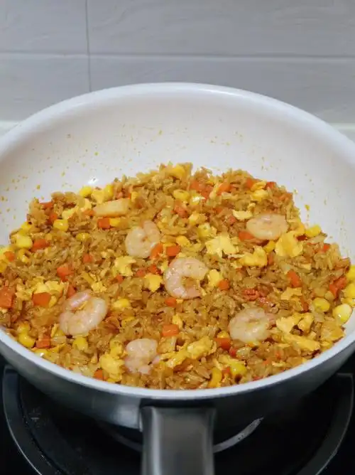 晚餐丨可以一口气干两碗的咖喱蛋炒饭