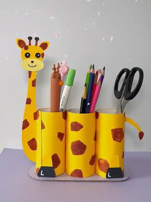 废旧纸筒做出漂亮实用的可爱笔筒