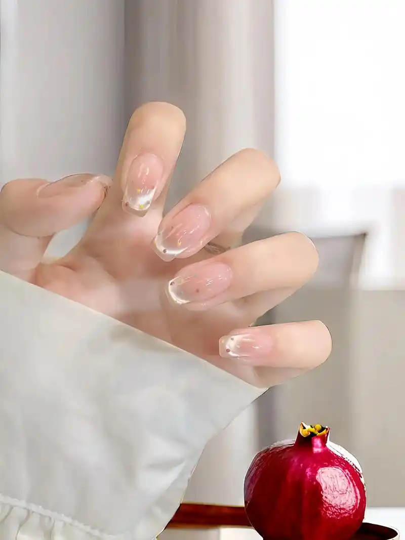 超好看的波点短款夏天高级显白美甲我爱穿戴甲