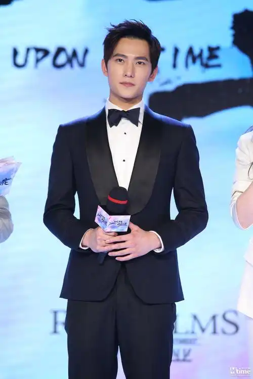 电影《三生三世》定档 刘亦菲杨洋现场漫步桃花林