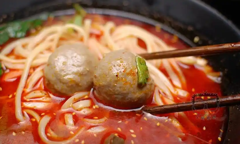 还有两个包心牛肉丸,这个吃火锅常见