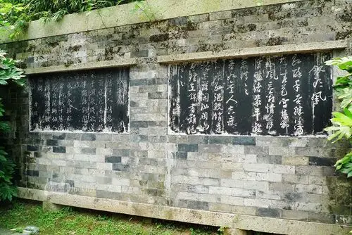 和南苑三大部分,有孤鹤亭,半壁亭,双桂堂,八咏楼,宋井,射圃,问梅槛