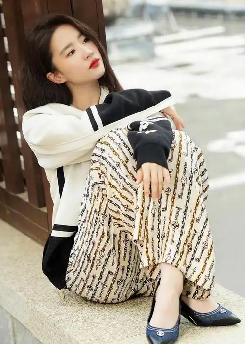 刘亦菲可爱的邻家女孩,楚楚动人!