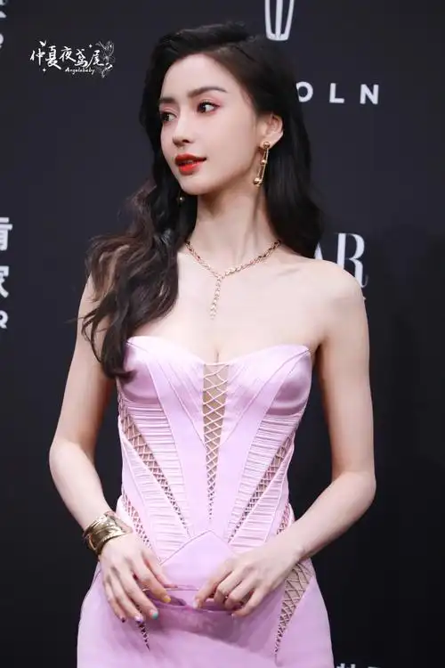 angelababy粉色抹胸羽毛裙##angelababy红毯从来没有失手过##今刃星