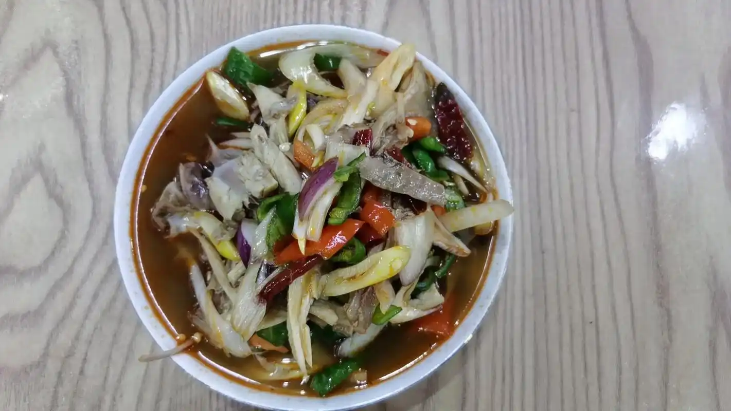 特色新疆椒麻鸡拌面,纯手工拉条子,这对于喜欢吃面的确是是一种 - 抖