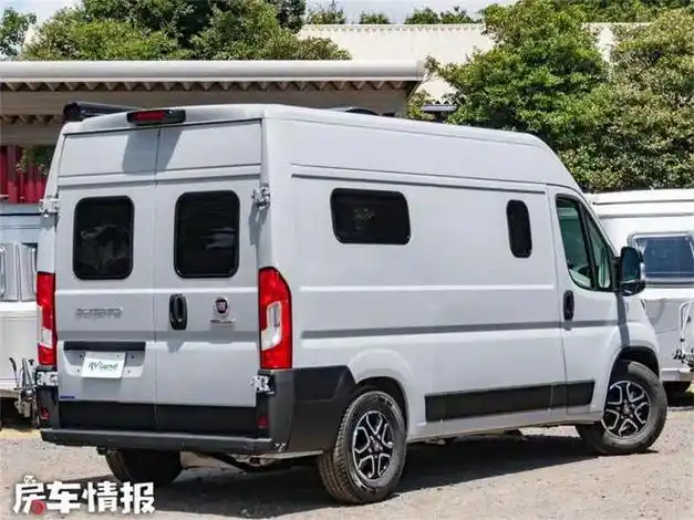 这样的b型房车我是真喜欢开着灵活内部还有两张床吃住不愁