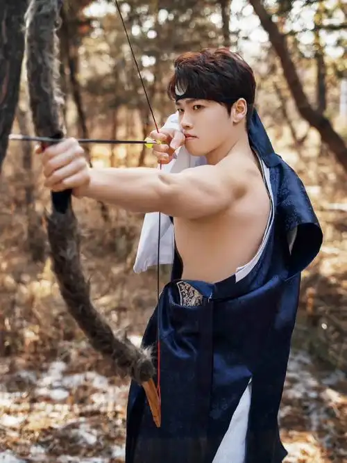 女主视角看到的世子😍男生来了延吉怎么能不打卡一次朝鲜族服装呢