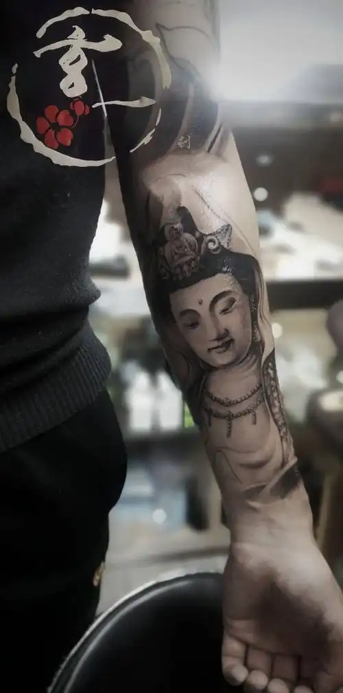 传统佛头纹身图片_手部新传统纹身图案