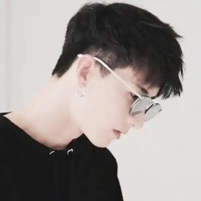 男生qq头像帅气阳光了无牵挂