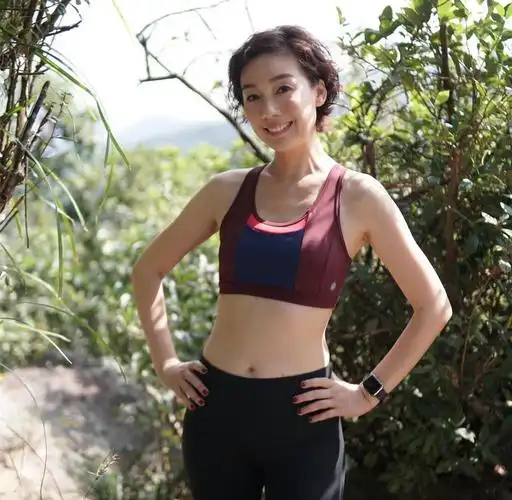 49岁江美仪接受专访状态好,身高1米67体重90斤,自称没到更年期