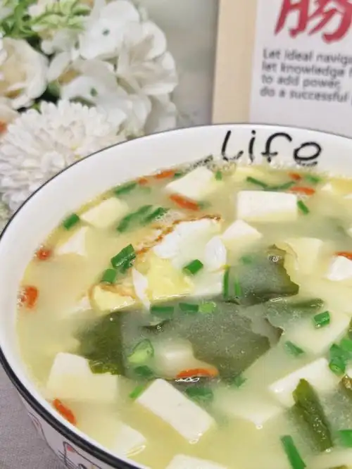 教女朋友做的第30道菜裙带菜豆腐汤