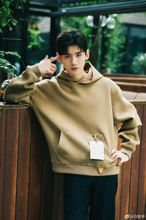 白敬亭微博写真图片