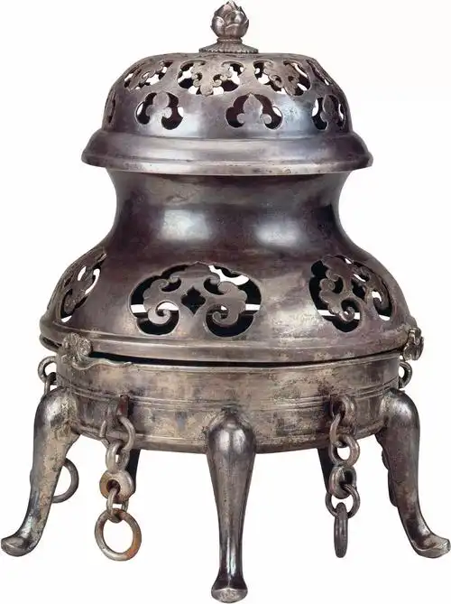 唐忍冬纹镂空五足银熏炉 西安市南郊何家村唐代窖藏出土