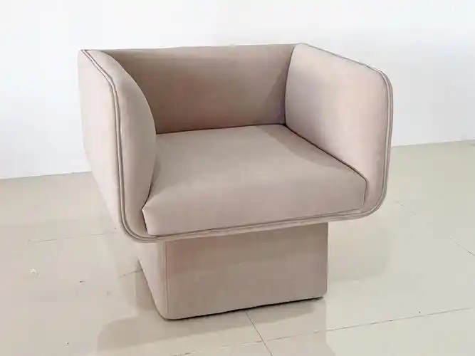 工厂新鲜出炉的设计师款沙发椅