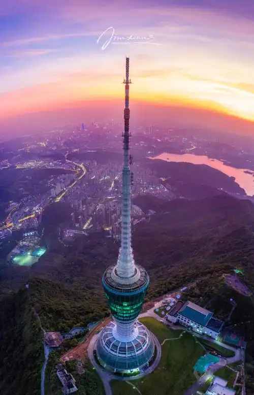 深圳梧桐山电视塔©摄影师jim xiang 室内设计在建筑的简洁框架上