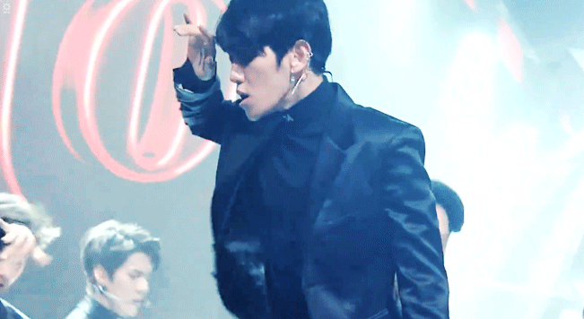 边伯贤 monster gif