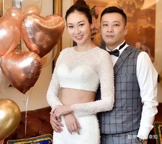 由于事情太突然了,网友们都有些意外,毕竟庄思敏和她老公才结婚两年多