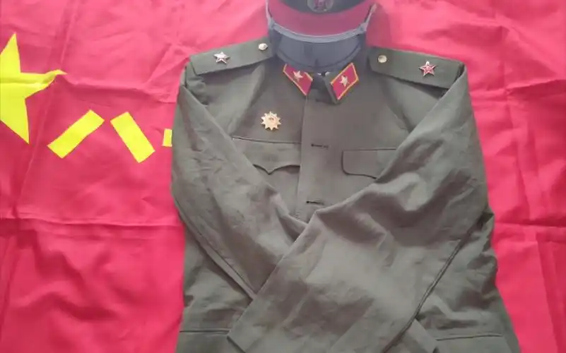 解放军八五式陆军团级干部常服细节展示