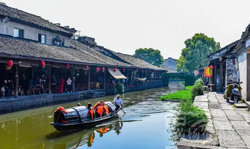 绍兴的四大古镇包括安昌古镇斗门古镇柯桥古镇和东浦古镇安昌古镇是