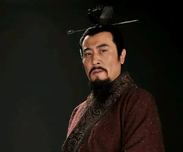 刘备文不及卧龙凤雏,武不及关张赵,当上皇帝全靠于他有这些优势