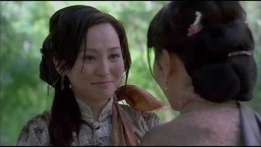 《铁梨花》第14集02:凤儿与秋香分道扬镳,秋香跪地磕头感谢救命之恩