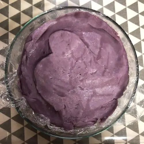 一只呱呱呱做的奶香芋头馅