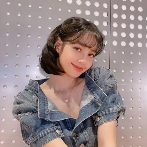 快来看看学生时代的lisa有多美吧