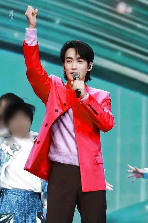 朱一龙央视龙年春晚##朱一龙央视春晚##朱一龙好帅##王凯朱一龙陈伟