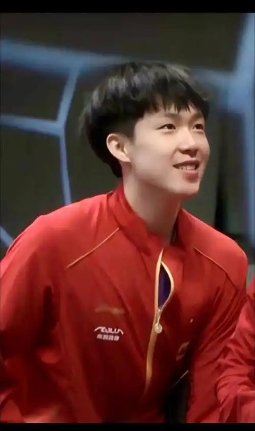 王楚钦 #国乒 #这谁顶得住啊  来一组头头穿队服的照片 - 抖音