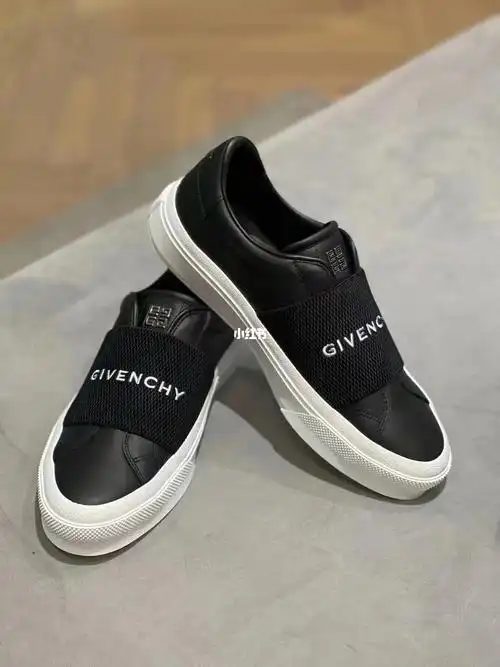 纪梵希 #givenchy  95男款 一脚蹬板鞋黑白_板鞋_一脚蹬_纪梵希怎么