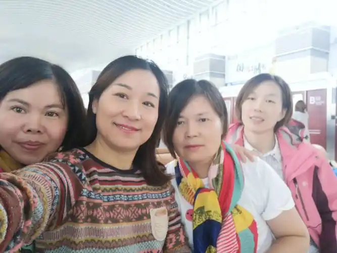 西北行第八天,今天只是赶路回家,没啥美照,姐妹们再来个合影吧!