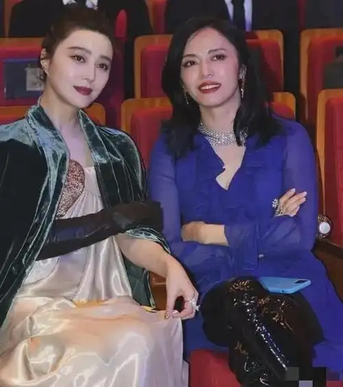 刘亦菲又胖嘴巴又怪能不能艳压范冰冰?看看她俩的合照就有答案了