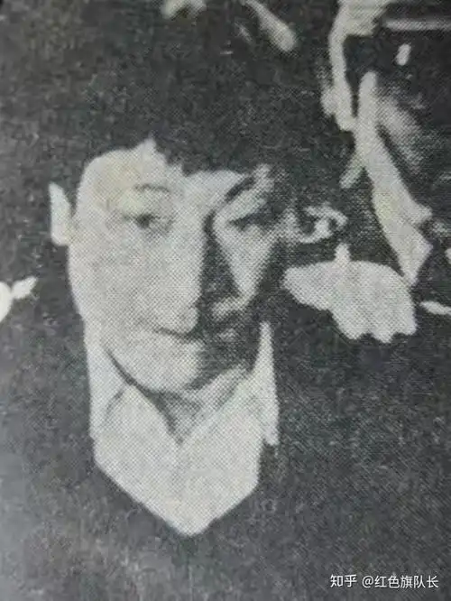 杨德光(绰号杨馒头)陈建滨(乳名小飞)王伟范(绰号小克)依次为郝伟涛