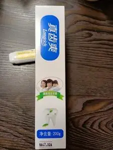 隆力奇(真齿爽-清新绿茶牙膏)全新未开封,净含量200g一支