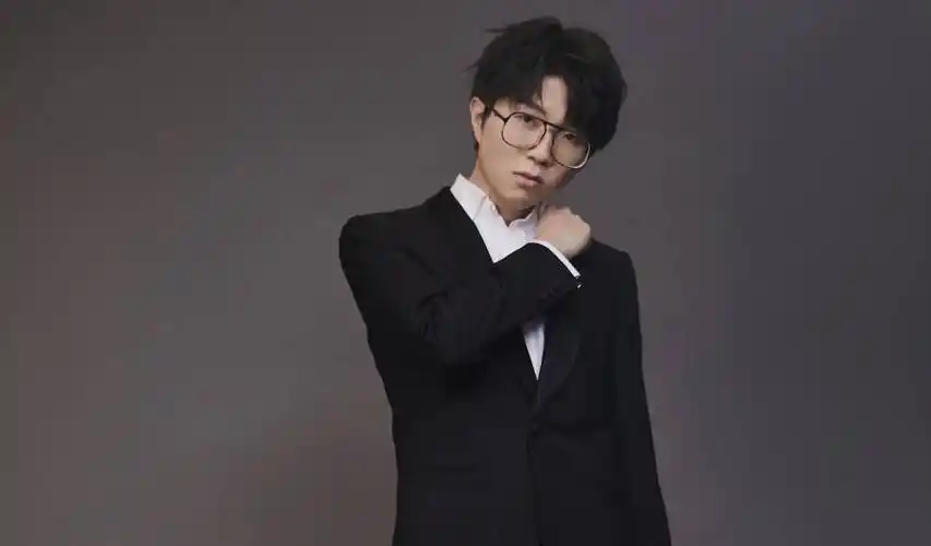 最新《歌手》毛不易惨遭淘汰,发文暖心回应,黄霄云替补上位_舞台_广大