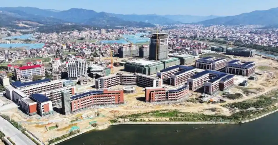 于2月14日完成泉州医学高等专科学校南安校区(一期)工程项目最后一户