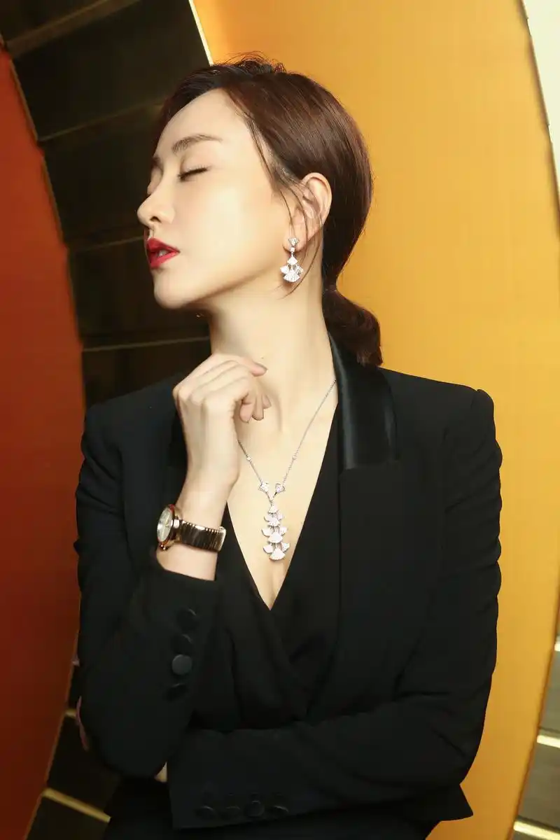 5岁开始演戏,整整出道32年,不依靠绯闻炒作,实力演绎每一个剧中角色