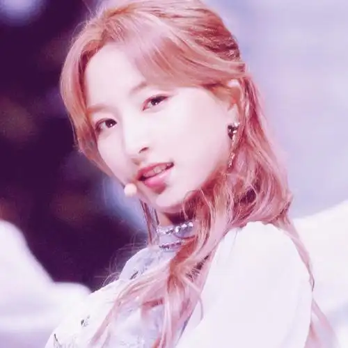 宇宙少女头像/by奶糖泡芙